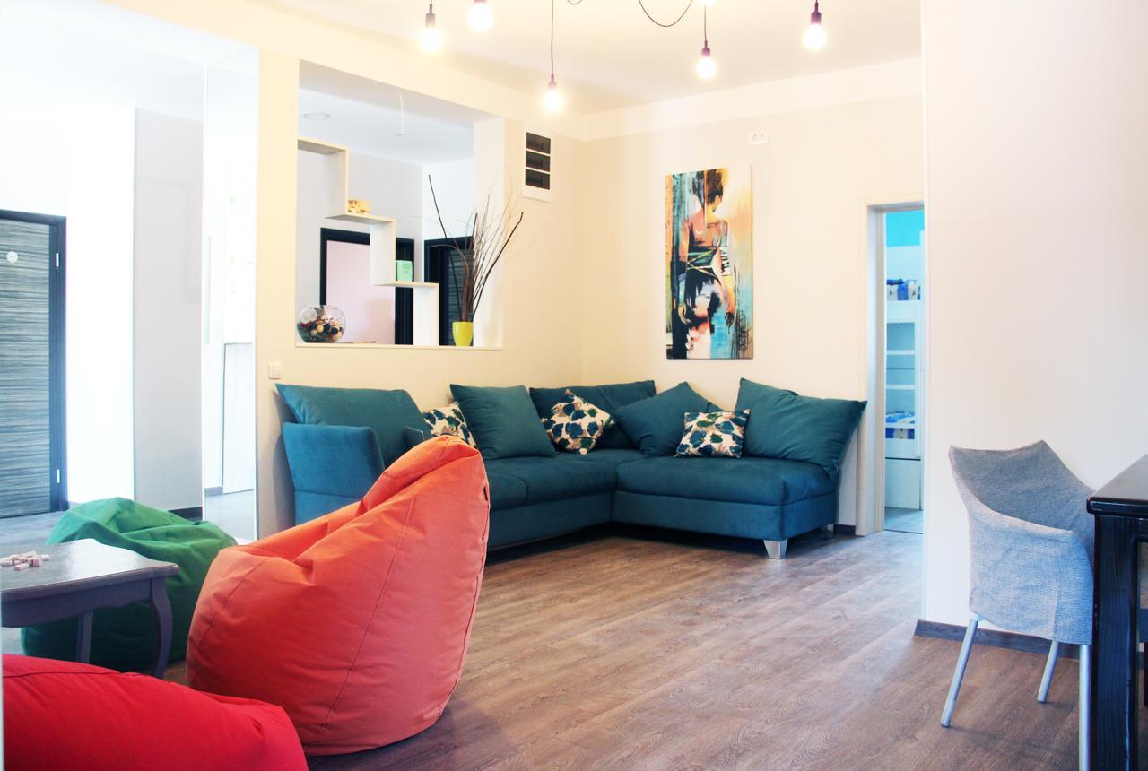 Hostel High House
